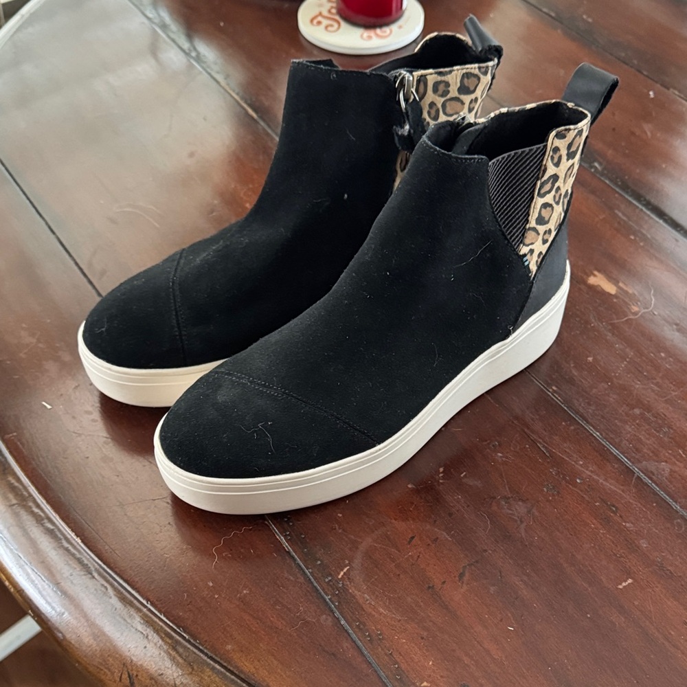 Toms Jamie black suede and leopard print womens boots / sneakers